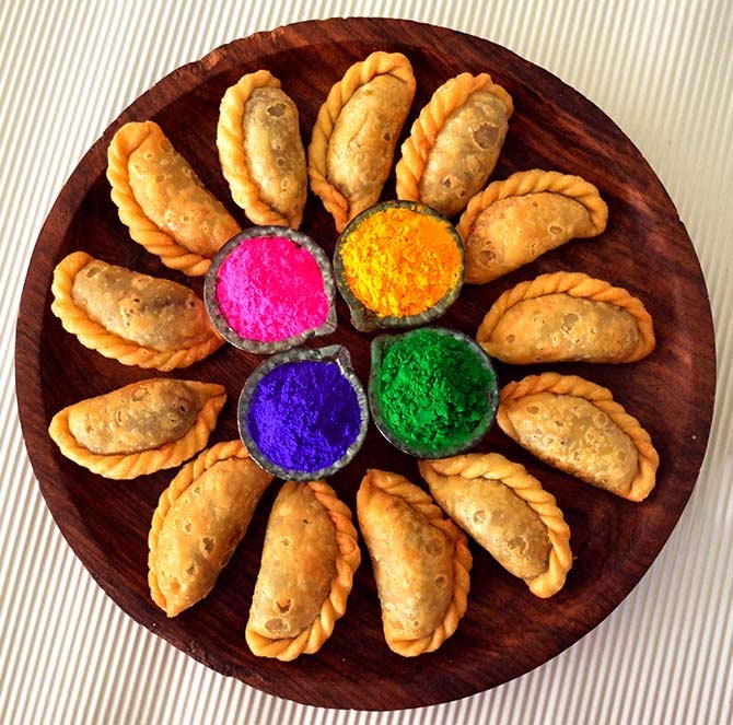 facts about holi- gujjiya- sweets- gkmit